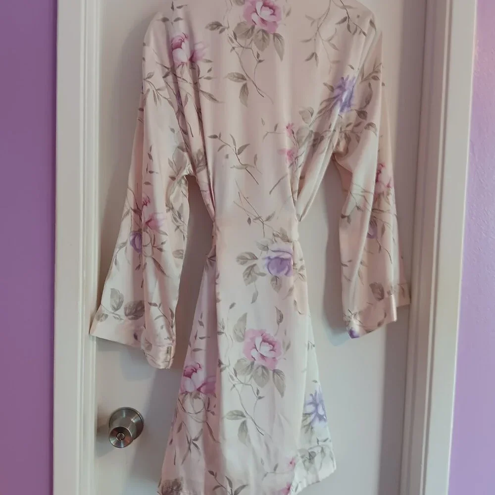 JONES OF NEW YORK Women's Vintage SHORT PALE PINK FLORAL KIMONO ROBE - Picture 6 of 7